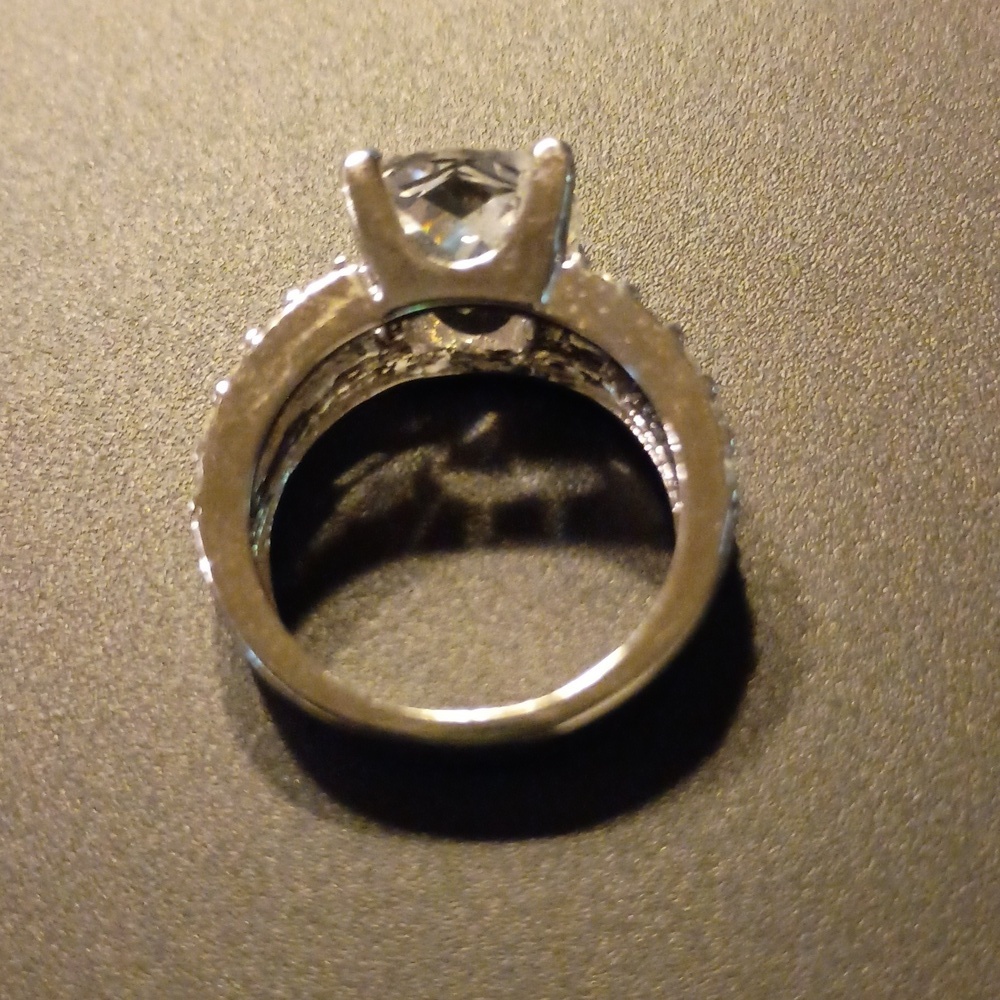Simulated diamond ring - Picture 6 of 7